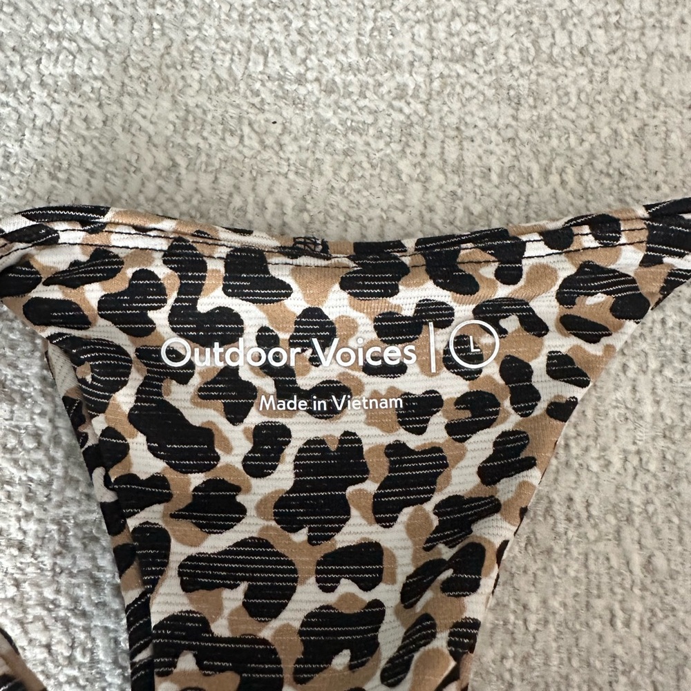 Outdoor Voices Move Free Leopard Crop Top - Picture 4 of 4